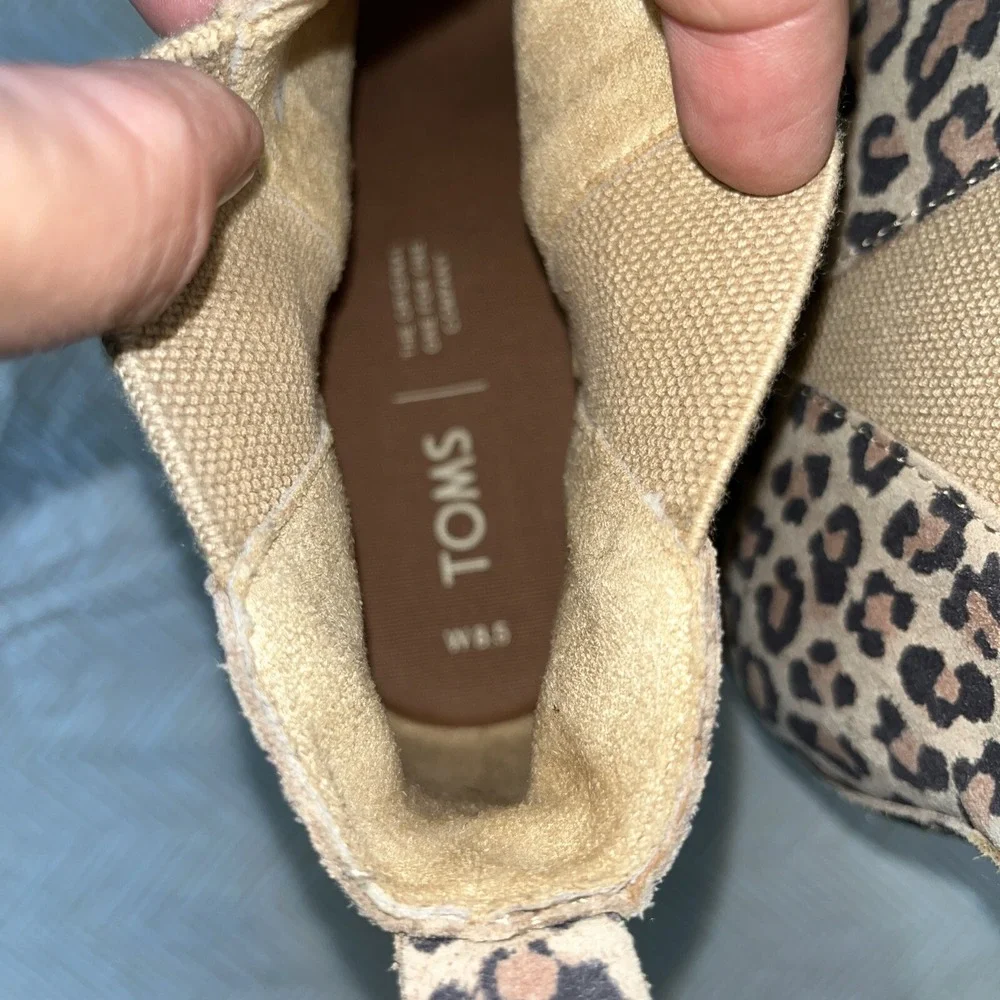 Toms Kelsey Desert Tan Leopard Pull On Wedge Heel Suede Ankle Boot Sz 8.5 Comfor